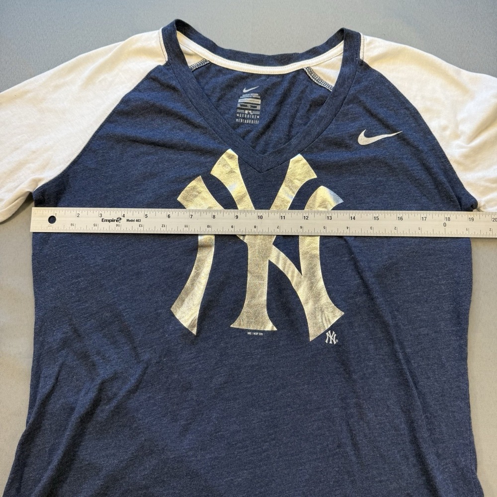 Nike New York Yankees Women's Blue Metallic Graphic Logo Tshirt MLB Size‎ XL - Picture 6 of 6